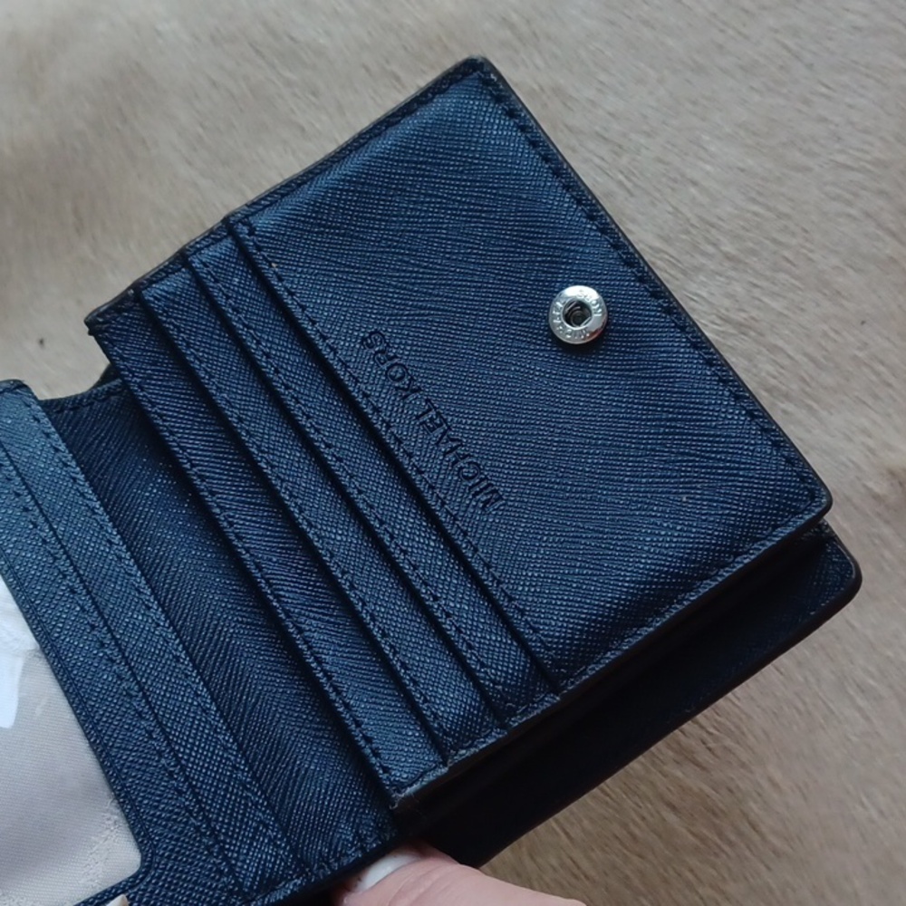 Michael Kors Wallet - Picture 4 of 16